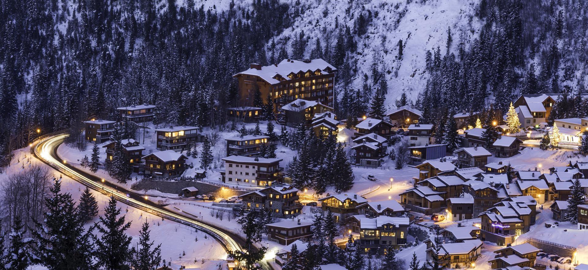 Courchevel road at night