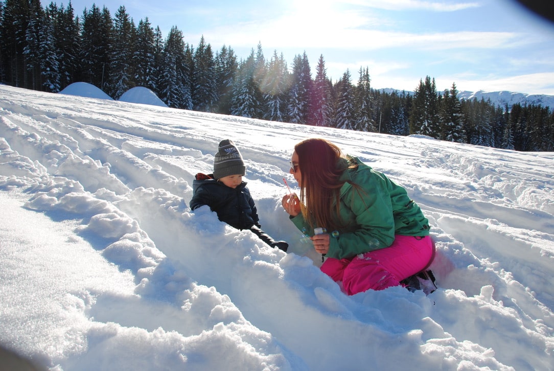 Childcare with child in Courchevel snoow